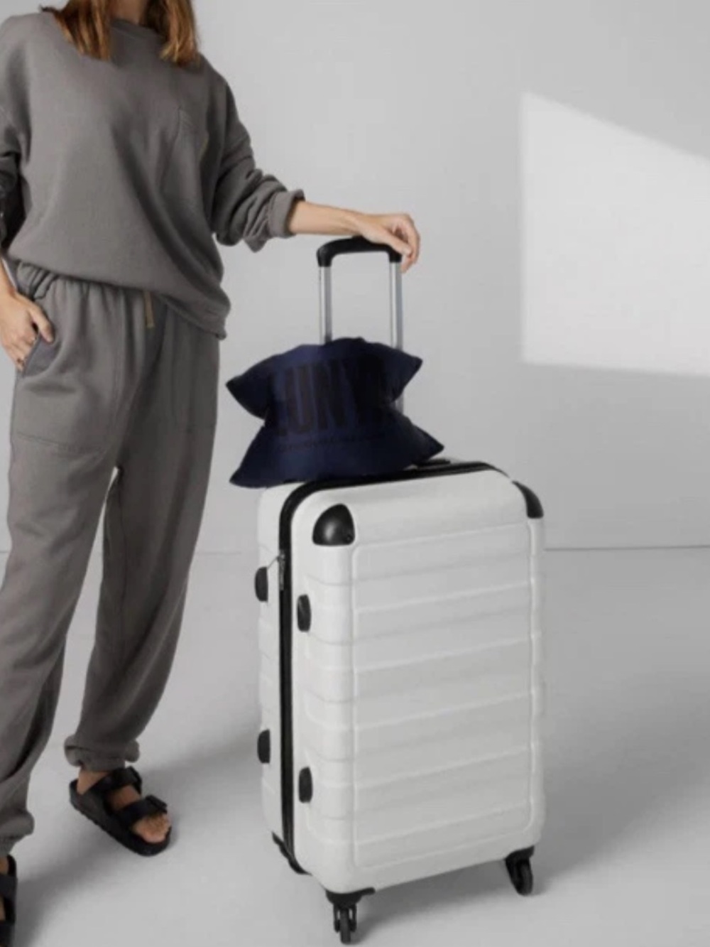 Lunya washable silk travel pillow - Picture 6 of 12